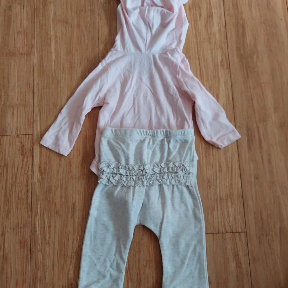 ⭐️5/$30 - Minnie Mouse Outfit, Size 3-6 months, Disney, EUC